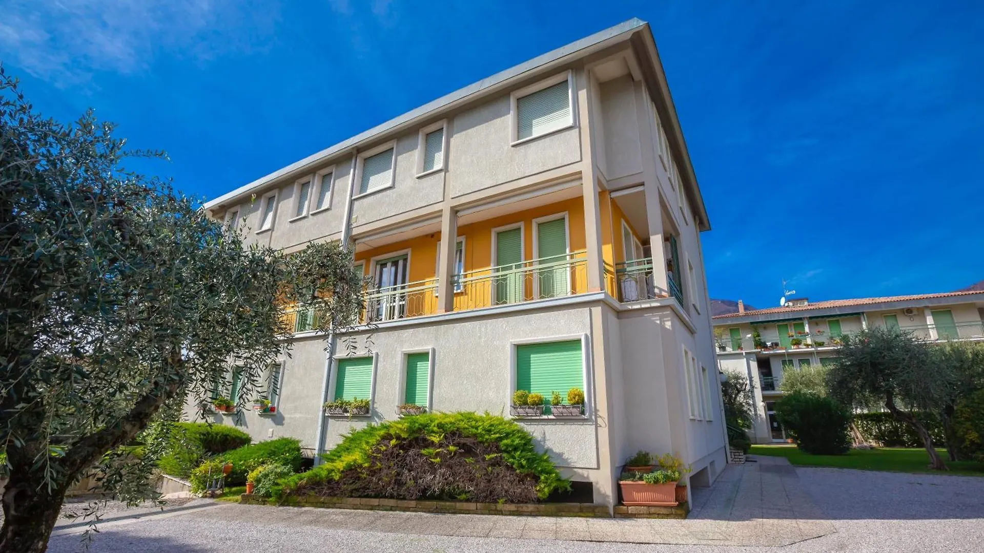 Apartment Margherita Near Lake - Family Friendly - Happy Rentals Toscolano Maderno Italy
